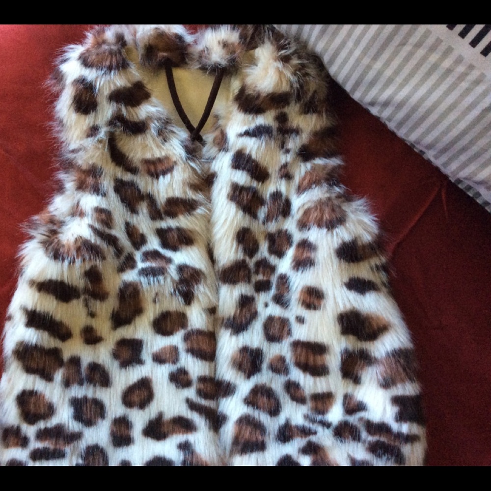 Little Leopard’s vest Sz 6